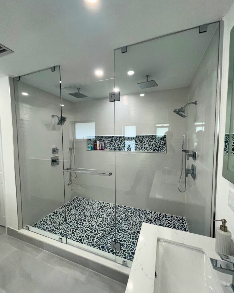 Black-framed shower glass in elegant industrial style